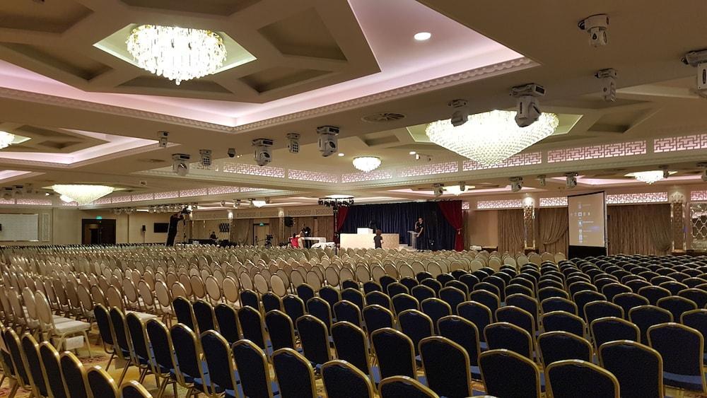 Grand Sapphire Hotel & Banqueting London Borough of London Borough of Croydon Exterior foto